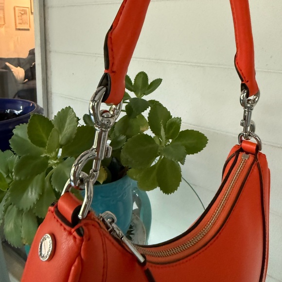 🧡 Marc Jacobs Small Leather Hobo Bag 🧡 - Picture 7 of 9